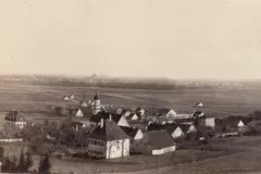 Augsburg-Leitershofen, Blick von der Baustelle "Nervenheil" auf Leitershofen um 1886. Abbildung retuschiert
