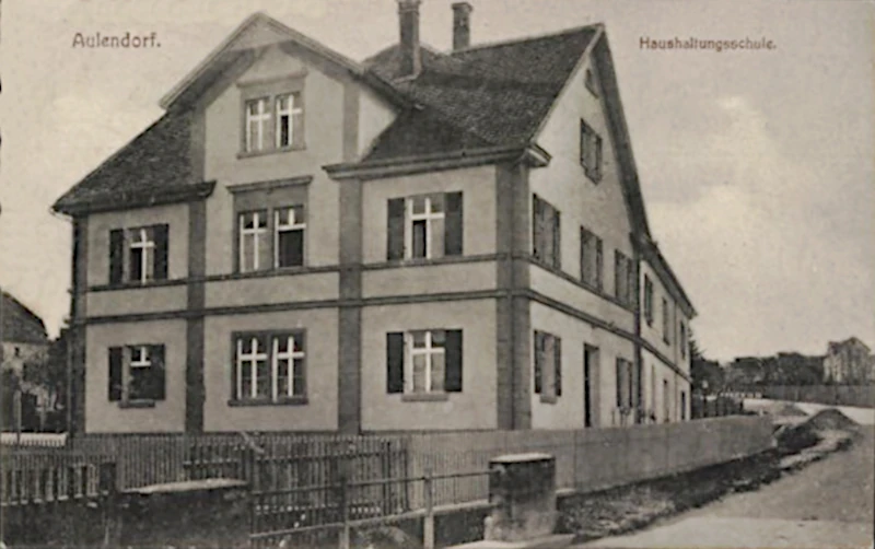 Aulendorf_Strassenpartie_mit_Haushaltungsschule_1919_800