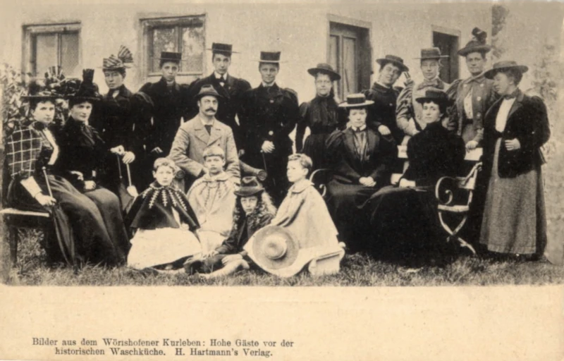 xWoerishofen_Hohe_Gaeste_vor_der_historischen_Waschkueche_um_1900_800