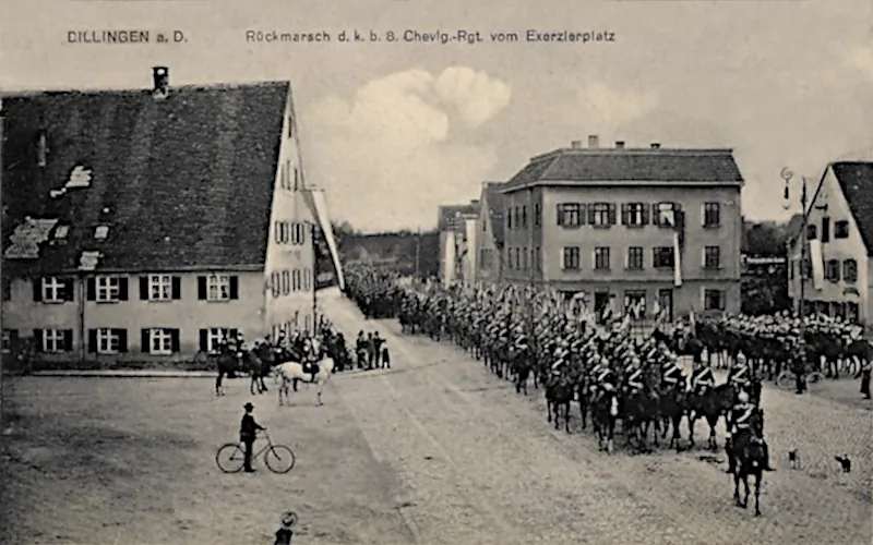 Dillingen a. D. Donaustrasse, Rückmarsch d. 8. Chevauleger-Regiments, 1910