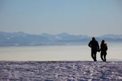 Hoechsten_Blick_auf_Alpen_mit_Paar_800