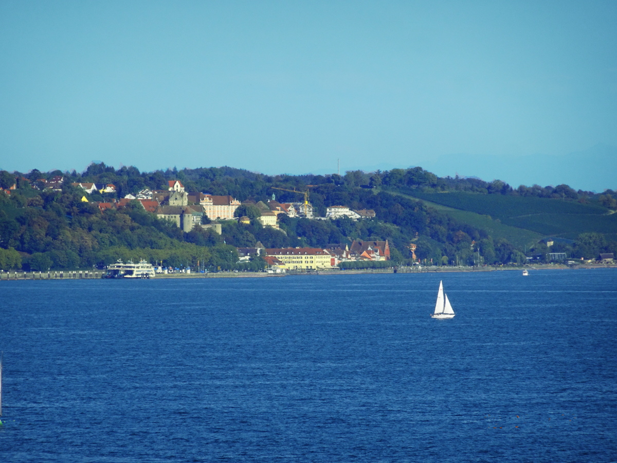 Blick von Mainau nach Meersburg