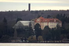 Orchideenhaus_Schloss_und_Anlegestelle_800