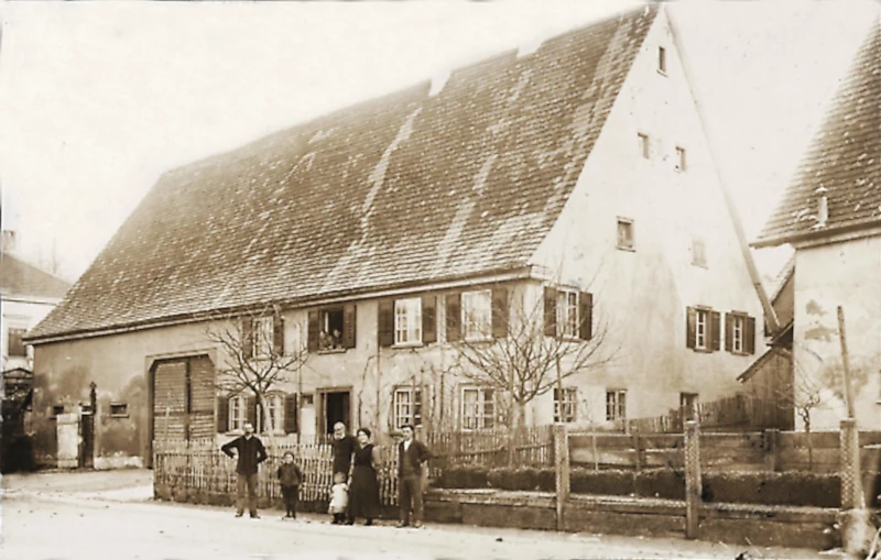 1_Krauchenwies_Gehoeft_mit_Bauernfamilie_1914_800_x