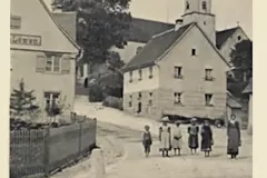 Krauchenwies_Kirche_mit_Loewenplatz_800