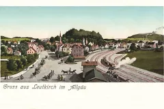 Leutkirch_Ortsansicht_mit_Strasse_und_Bahnanlagen_1902_800