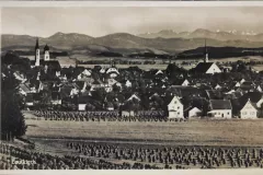 Leutkirch_Ortsansicht_mit_Umland_und_Hoizen_1933_800
