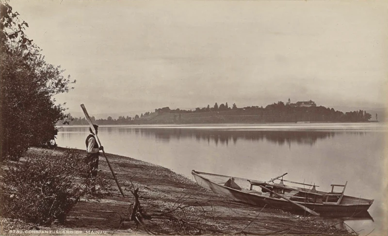 Blick_zur_Mainau_mit_Fischerboot_vom-Ufer_her_um_1890_800