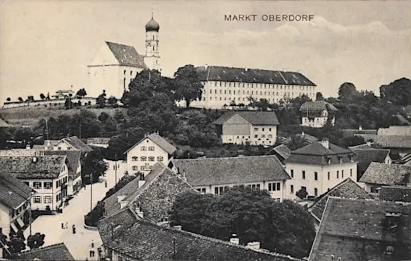 Markt_Oberdorf_Strassenpartie_mit_Kirche_1911_800