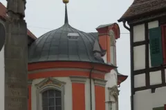 Messkirch_Schlosskirche_St_Martin_und_Kriegerdenkmal_800h