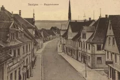 AK-Saulgau-Die-Hauptstrasse-aus-der-Vogelschau_1922_800
