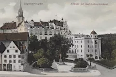 Fürstl. Schloss mit Karl-Anton-Denkmal um 1900
