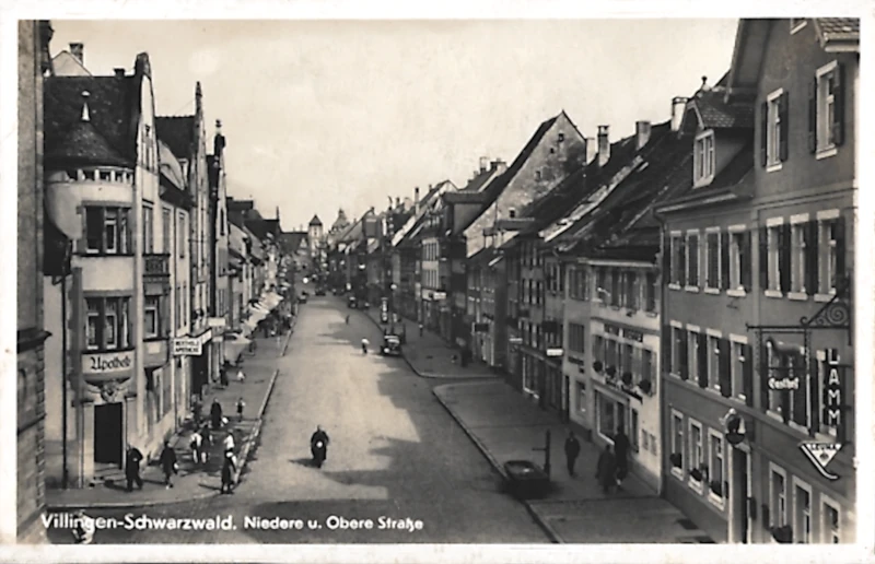 Villingen_Niedere_und_Obere_Strasse_mit_Lamm_und_Berthold_Apotheke_um_1925_800