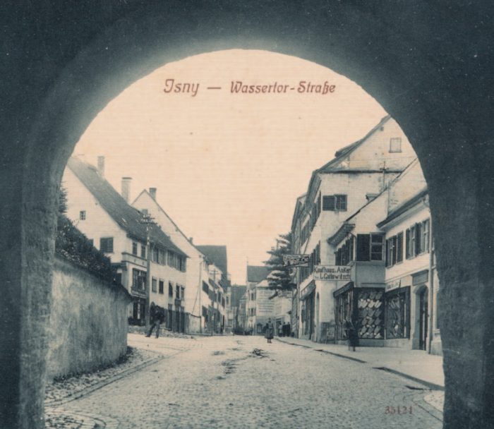 Wassertorstraße in Isny, rechts das "Kaufhaus z. Anker" um 1910